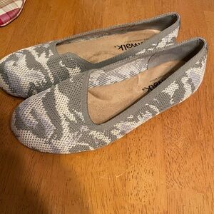 Softwalk camouflage slip on loafers